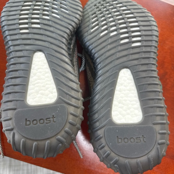 Adidas YZY 350 V2 Box in Classic Brown size 9 in men’s - Picture 3 of 10